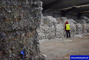 [VIDEO] 220 ton nielegalnych, angielskich śmieci wróci z Polski do Wielkiej Brytanii