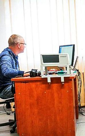 Bronią chcieli wymusić na Czechu oddanie auta. Zostali aresztowani